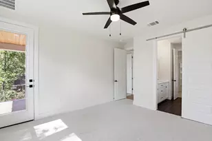 2301 E 10th St, Austin, TX 78702 - Photo 26