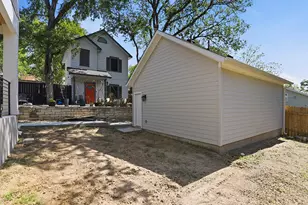 2301 E 10th St, Austin, TX 78702 - Photo 38