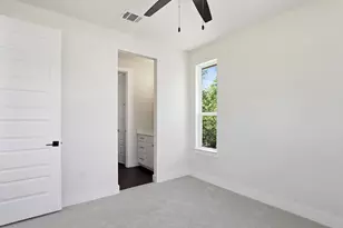2301 E 10th St, Austin, TX 78702 - Photo 18