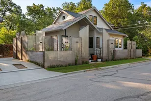1401 E 3rd St, Austin, TX 78702 - Photo 4