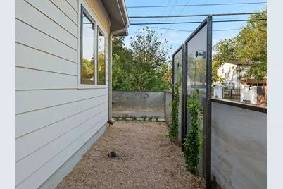 1401 E 3rd Street #2, Austin, TX 78702 - Photo 28
