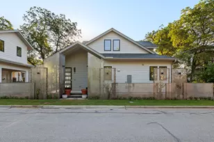 1401 E 3rd St, Austin, TX 78702 - Photo 2