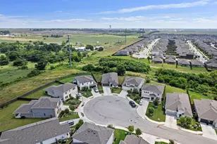 104 Stinchcomb Rd, Hutto, TX 78634 - Photo 4