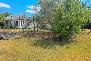 507 Sloan St, Taylor, TX 76574 - Photo 2