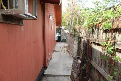 1113 Ebert Avenue, Austin, TX 78721 - Photo 18