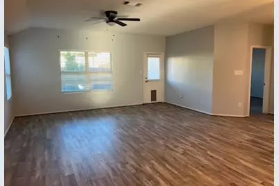 424 Cosmos Lane, Jarrell, TX 76537 - Photo 14