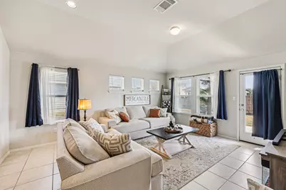 111 Insider Loop, Elgin, TX 78621 - Photo 12