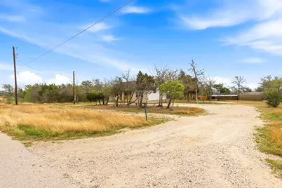 112 Chihuahua Drive, Del Valle, TX 78617 - Photo 4