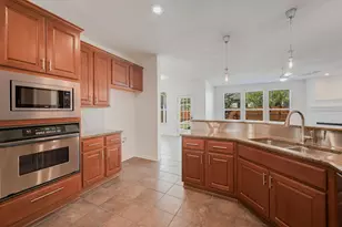 9316 Bavaria Ln, Austin, TX 78749 - Photo 10