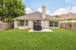 536 W Metcalfe St, Hutto, TX 78634 - Photo 4