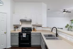 536 W Metcalfe St, Hutto, TX 78634 - Photo 14