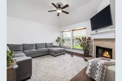 536 W Metcalfe Street, Hutto, TX 78634 - Photo 2