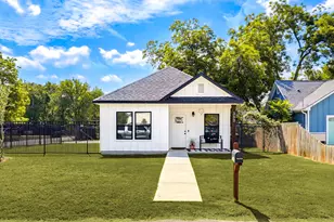 303 Pine Ave, Luling, TX 78648 - Photo 2
