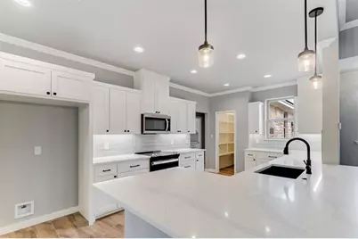 914 W Oak Ridge Drive, Marble Falls, TX 78654 - Photo 6