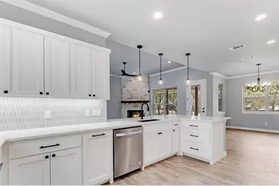 914 W Oak Ridge Drive, Marble Falls, TX 78654 - Photo 12