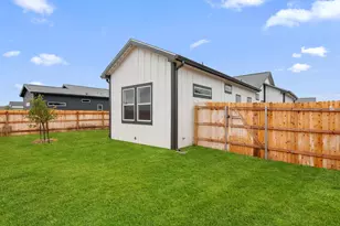 2029 Applewood Dr, Lockhart, TX 78644 - Photo 32