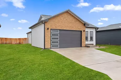 2029 Applewood Drive, Lockhart, TX 78644 - Photo 2