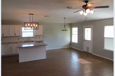 918 W South Street, Leander, TX 78641 - Photo 8