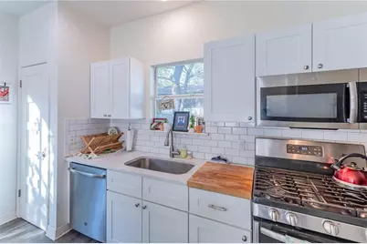 1198 E M Franklin Avenue, Austin, TX 78721 - Photo 14