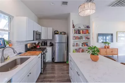 1198 E M Franklin Avenue, Austin, TX 78721 - Photo 16