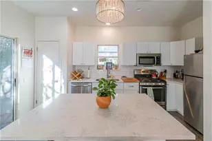 1198 E M. Franklin Ave, Austin, TX 78721 - Photo 12