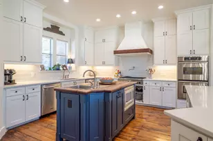 14 Autumn Oaks Dr, The Hills, TX 78738 - Photo 4