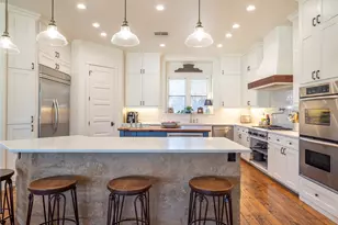 14 Autumn Oaks Dr, The Hills, TX 78738 - Photo 6