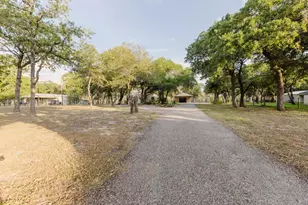 122 Montesito Ln, Floresville, TX 78114 - Photo 2