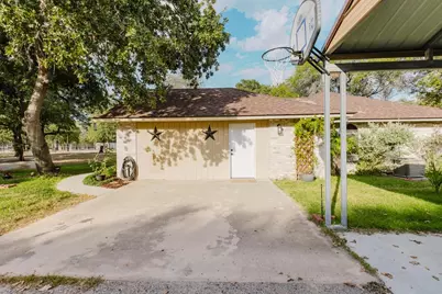 122 Montesito Lane, Floresville, TX 78114 - Photo 28