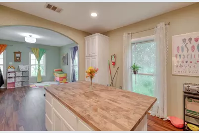920 Washburn Street, Taylor, TX 76574 - Photo 10