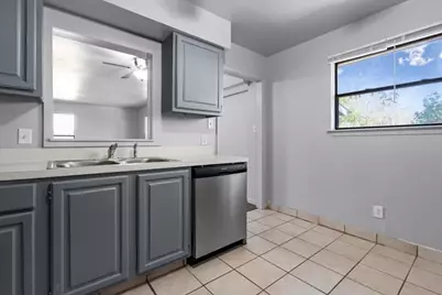 1129 W San Antonio Street, Lockhart, TX 78644 - Photo 10