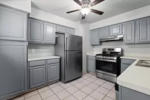 1129 W San Antonio St, Lockhart, TX 78644 - Photo 8