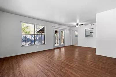 1129 W San Antonio Street, Lockhart, TX 78644 - Photo 4