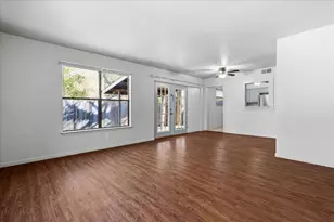 1129 W San Antonio St, Lockhart, TX 78644 - Photo 4