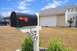 1609 Woodhill Dr, Round Rock, TX 78681 - Photo 2