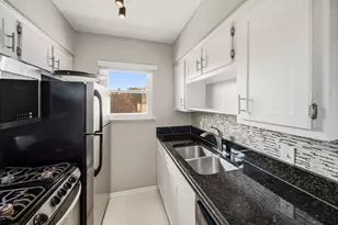 2401 Manor Rd, Austin, TX 78722 - Photo 2