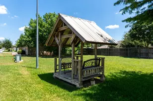 1204 Applewood Dr E, Burnet, TX 78611 - Photo 4