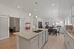 613 Sugar Cane Rd, Buda, TX 78610 - Photo 6