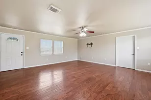 1127 Parr St, Luling, TX 78648 - Photo 8