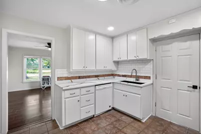 820 W Live Oak Street, Lockhart, TX 78644 - Photo 8