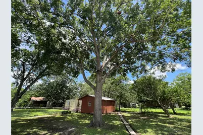 820 W Live Oak Street, Lockhart, TX 78644 - Photo 26