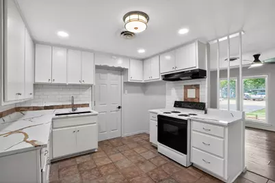 820 W Live Oak Street, Lockhart, TX 78644 - Photo 6
