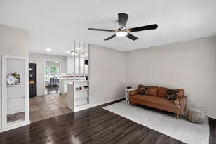 820 W Live Oak St, Lockhart, TX 78644 - Photo 2