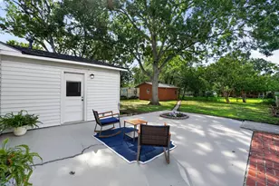 820 W Live Oak St, Lockhart, TX 78644 - Photo 24