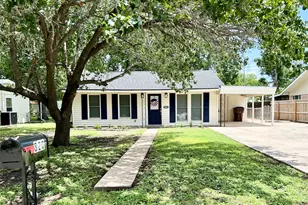 820 W Live Oak St, Lockhart, TX 78644 - Photo 1