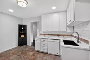 820 W Live Oak St, Lockhart, TX 78644 - Photo 8