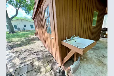 820 W Live Oak Street, Lockhart, TX 78644 - Photo 30