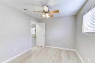 1404 Hillcrest Dr, Taylor, TX 76574 - Photo 16