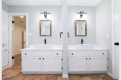 1404 Hillcrest Drive, Taylor, TX 76574 - Photo 14