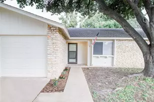 1404 Hillcrest Dr, Taylor, TX 76574 - Photo 2